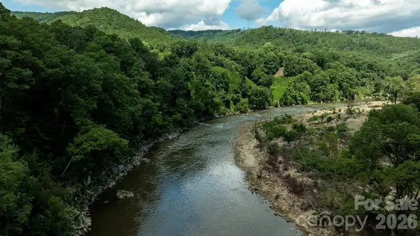 821 River RD, Hot Springs, NC 28743