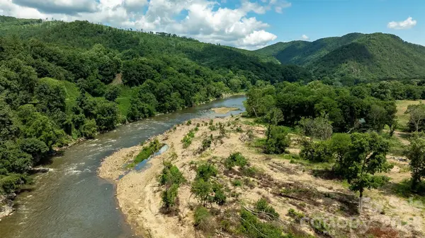 821 River RD, Hot Springs, NC 28743