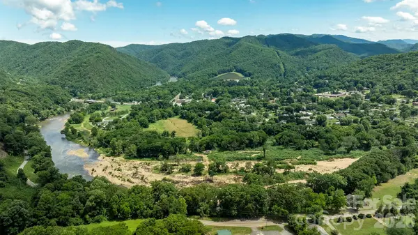 821 River RD, Hot Springs, NC 28743