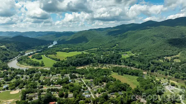 765 River RD, Hot Springs, NC 28743