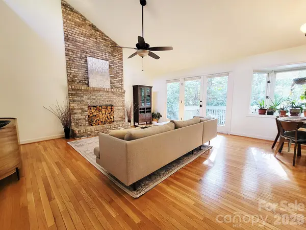 305 E Sondley DR, Asheville, NC 28805