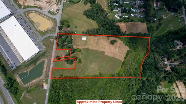 412 Mcmurray RD, Flat Rock, NC 28731