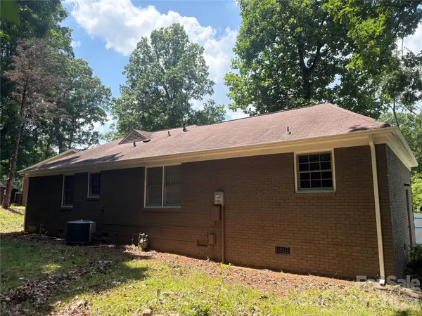 6230 Cross Creek LN, Charlotte, NC 28212