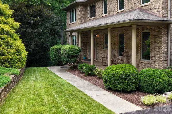 25 Whitaker View RD, Fairview, NC 28730