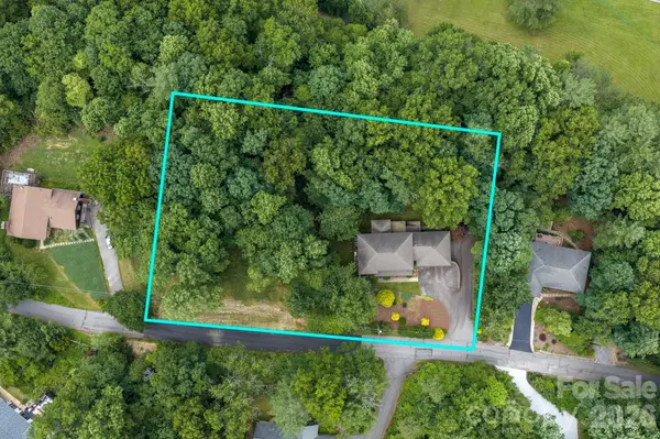 25 Whitaker View RD, Fairview, NC 28730