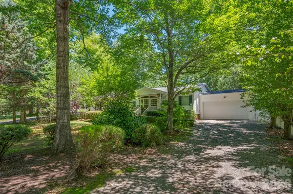 98 Lanning DR, Columbus, NC 28722