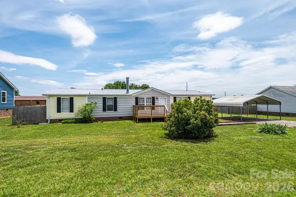 2385 Arrowwood DR, Hickory, NC 28601