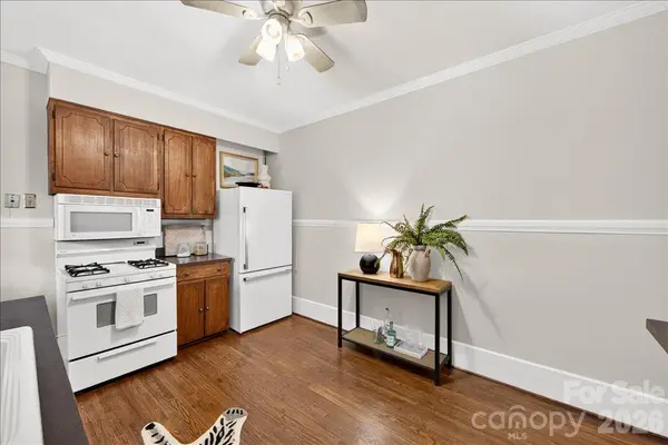 524 Hawthorne LN #9, Charlotte, NC 28204