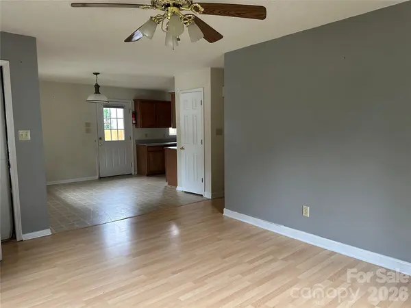 827 E 9th ST, Newton, NC 28658