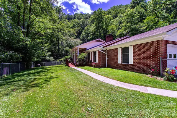 7835 US 23 HWY, Mars Hill, NC 28754
