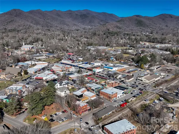 204 Sutton AVE, Black Mountain, NC 28711