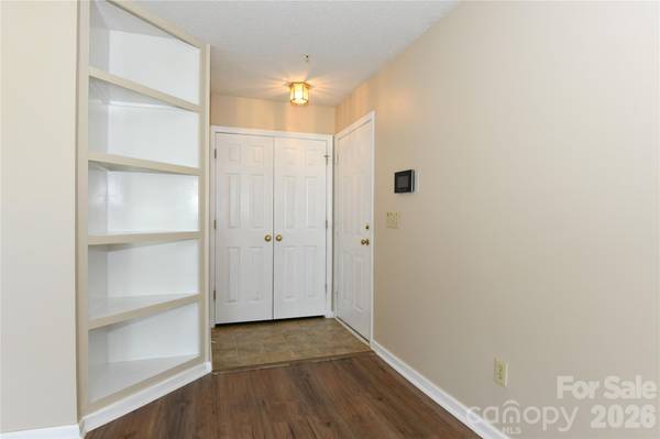 5008 Lawndale DR, Greensboro, NC 27455