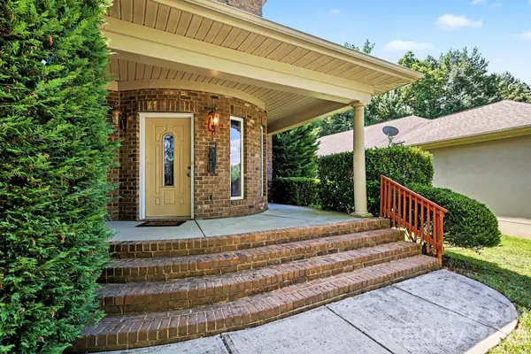10130 Fairlea DR, Charlotte, NC 28269