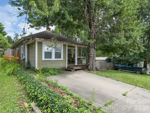 15 Craig CIR, Asheville, NC 28805