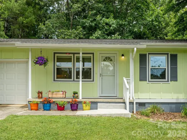 14 Fox Run PL, Fairview, NC 28730