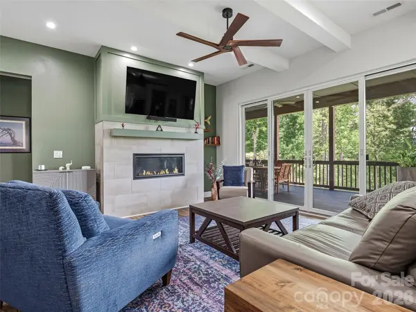 11 Timber Hill DR, Leicester, NC 28748