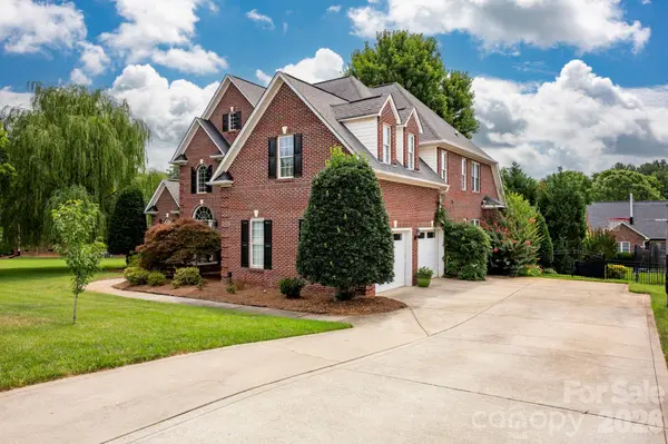 5523 Weavers ROW, Gastonia, NC 28056
