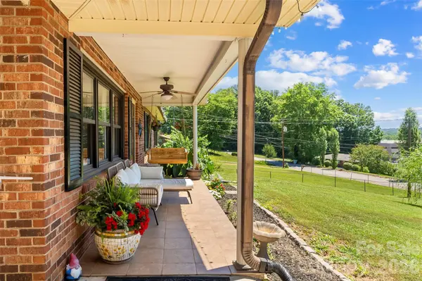 118 Hoover ST NW, Lenoir, NC 28645