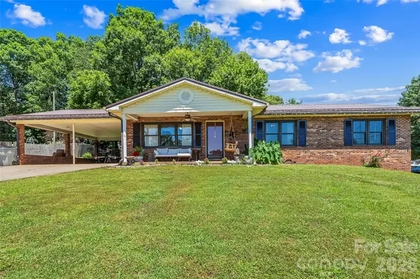 118 Hoover ST NW, Lenoir, NC 28645