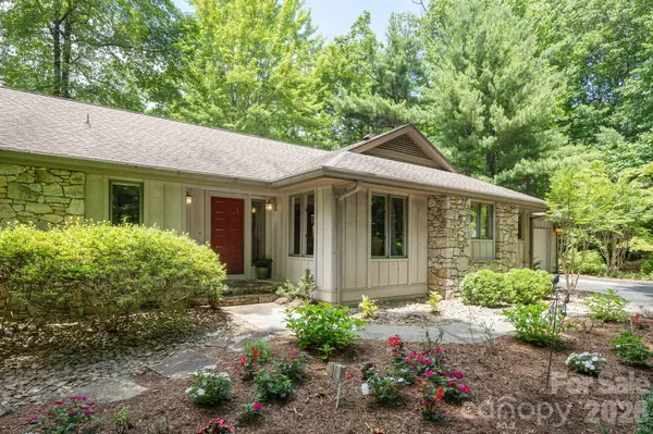 117 Tarnhill DR, Flat Rock, NC 28731