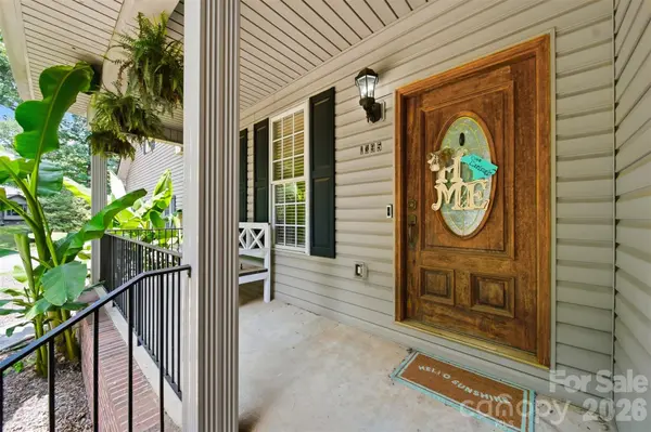 1395 Robinhood DR, Morganton, NC 28655