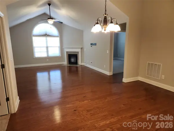 1 Mountain Meadow CIR, Weaverville, NC 28787