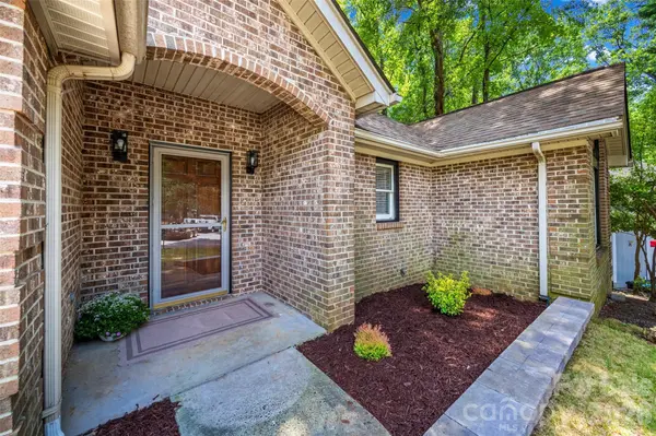 5053 Suwarrow CT, Tega Cay, SC 29708