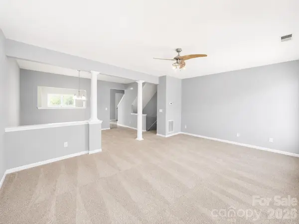 9815 Treeside LN, Matthews, NC 28105