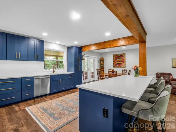 59 Underhill RD, Hendersonville, NC 28792