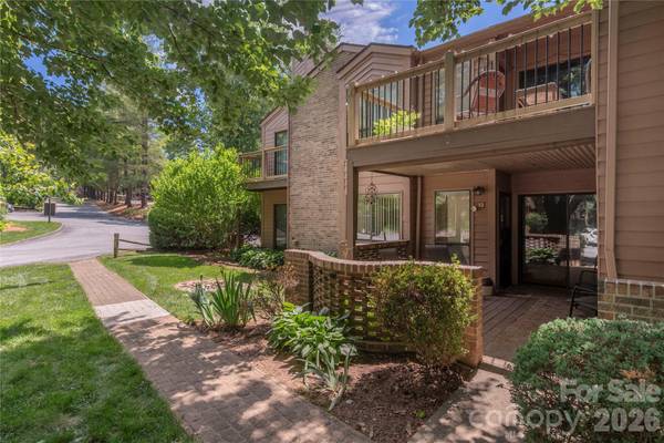 33 Ravencroft LN #E33, Asheville, NC 28803