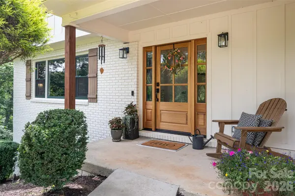 24 Audubon DR, Asheville, NC 28804