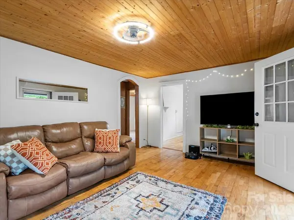 352 Jakes Branch RD, Spruce Pine, NC 28777