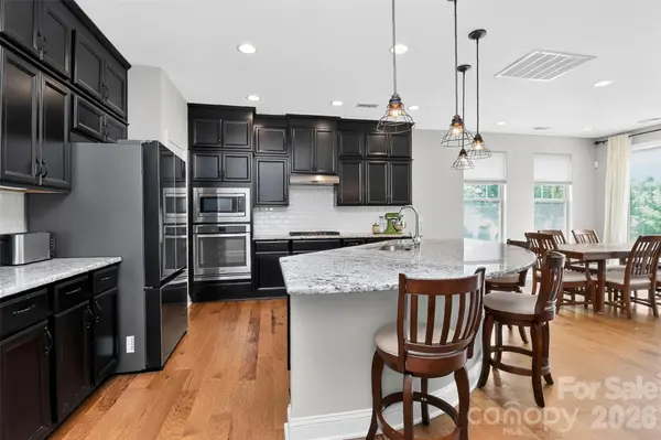 128 Creekside Crossing LN, Mooresville, NC 28117
