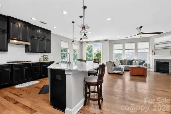 128 Creekside Crossing LN, Mooresville, NC 28117