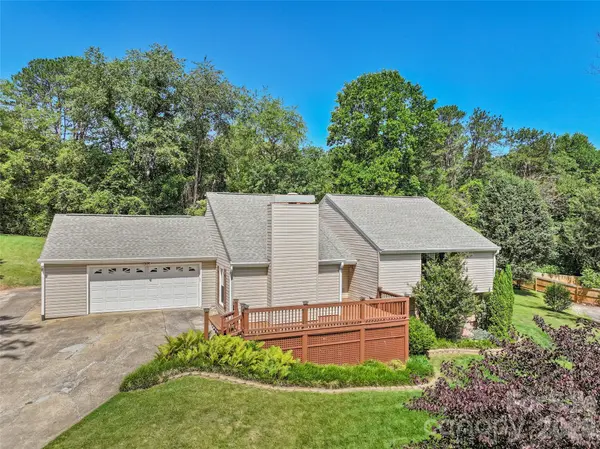 519 Nellie John DR, Clyde, NC 28721