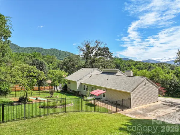 519 Nellie John DR, Clyde, NC 28721