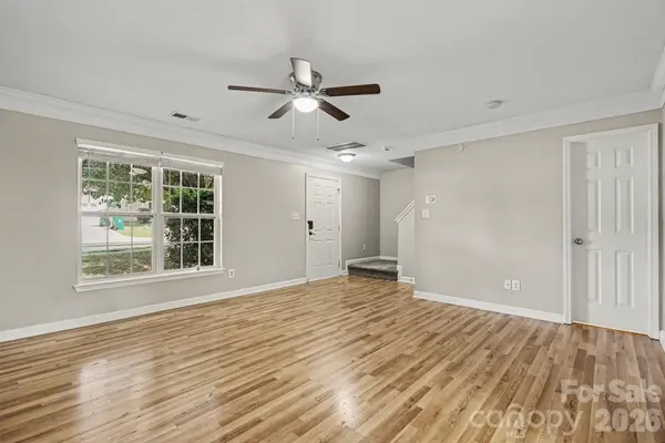 1029 Jordans Pond LN, Charlotte, NC 28214