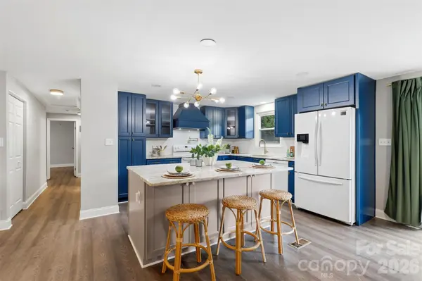 716 Regency DR, Charlotte, NC 28211