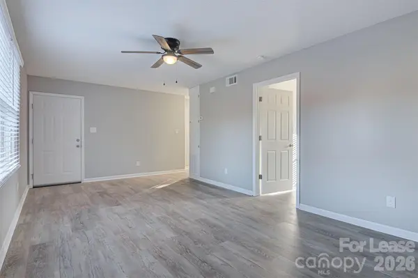 525 12th ST SW #17, Hickory, NC 28601
