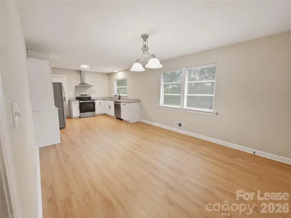 765 8th Avenue DR SE, Hickory, NC 28602