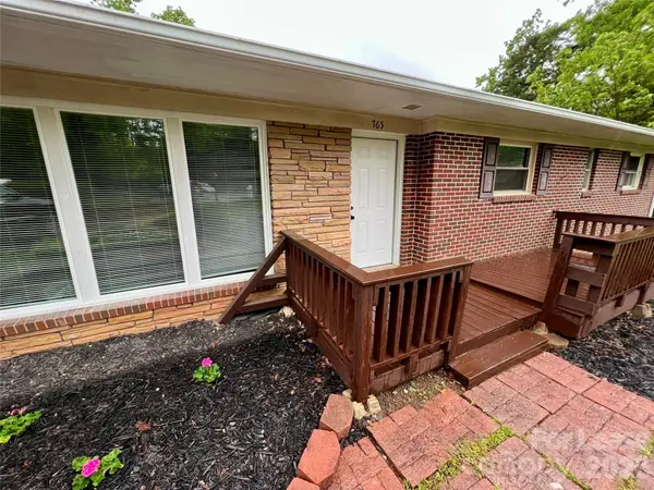 765 8th Avenue DR SE, Hickory, NC 28602