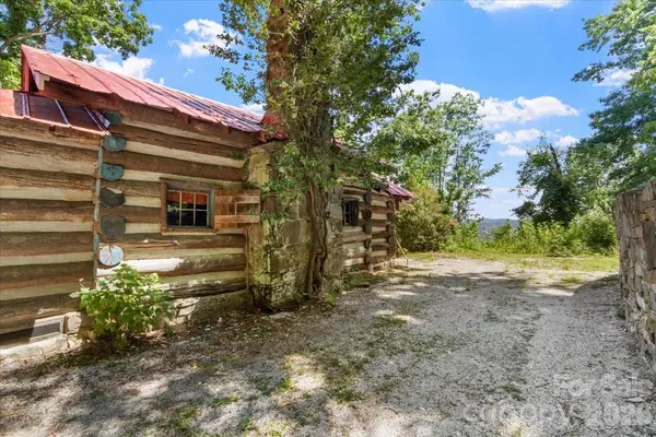 8709 Hwy 226A HWY, Little Switzerland, NC 28749