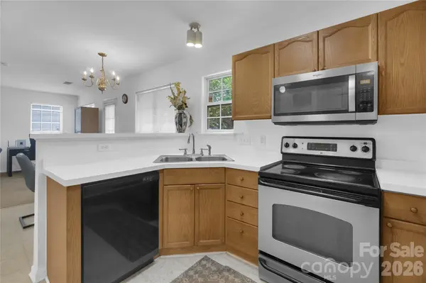 12009 Silvercrest DR, Charlotte, NC 28215