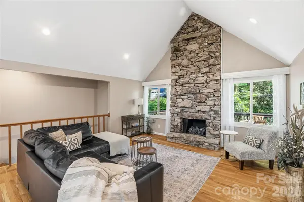 16 Canterbury DR, Arden, NC 28704