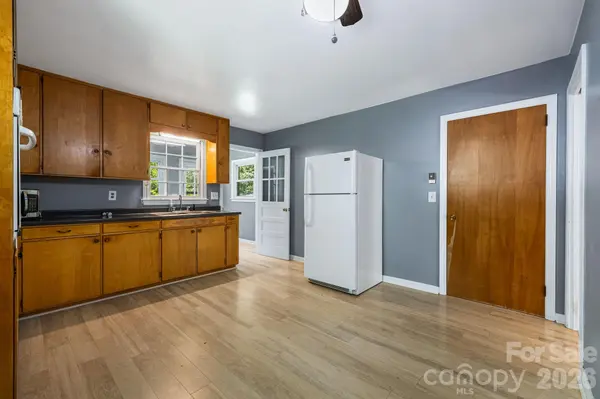 917 Fassifern CT, Hendersonville, NC 28791