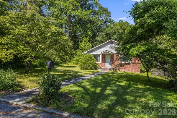 917 Fassifern CT, Hendersonville, NC 28791