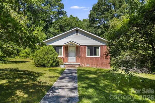 917 Fassifern CT, Hendersonville, NC 28791