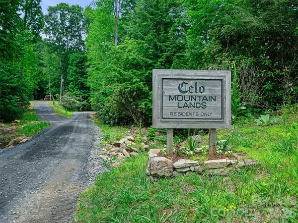 000 Shadow Moss DR #8B, Burnsville, NC 28714