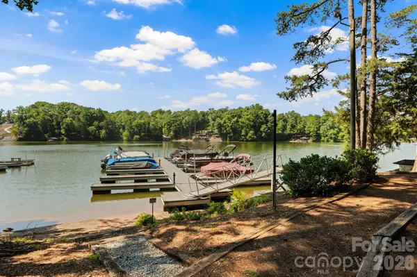5224 Port LN, Granite Falls, NC 28630