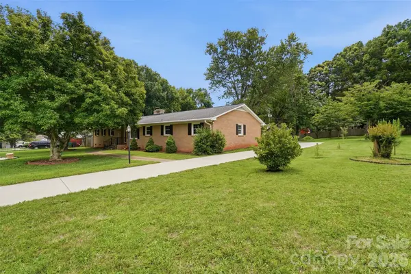 6108 Mallard DR, Charlotte, NC 28227